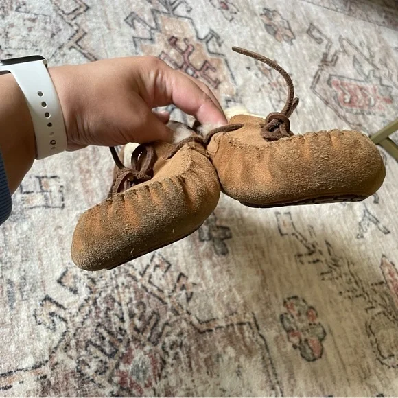 UGG Dakota Leather Moccasin Slippers in Chestnut Women’s Size 6 GUC - Picture 2 of 11